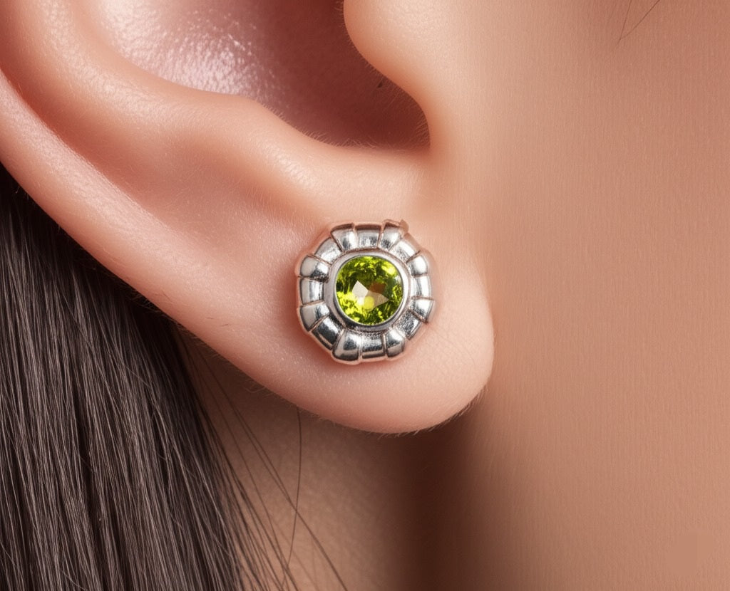 Women's peridot earrings (tops)