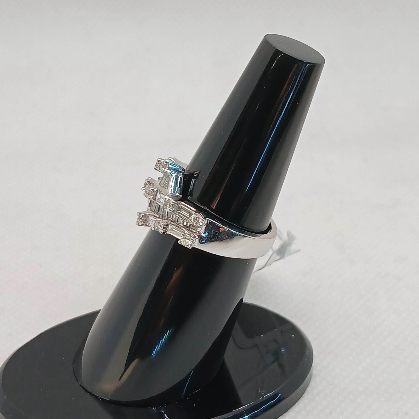 Women's diamond ring