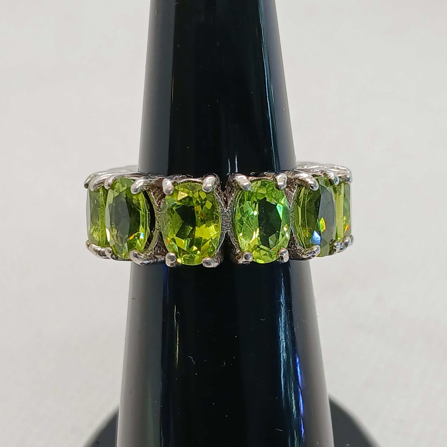 Women's peridot Ring