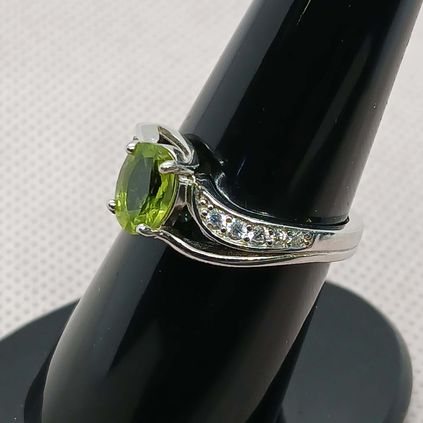 Women's peridot Ring