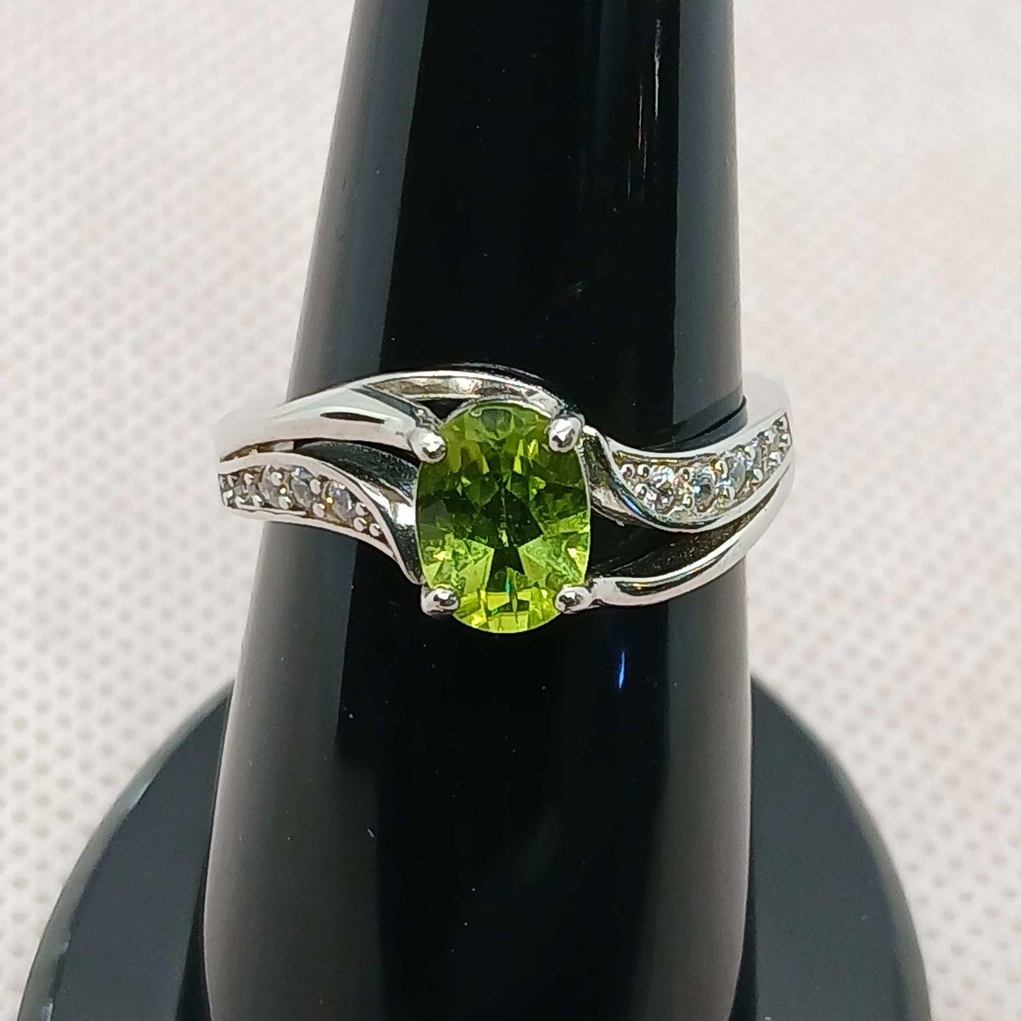 Women's peridot Ring