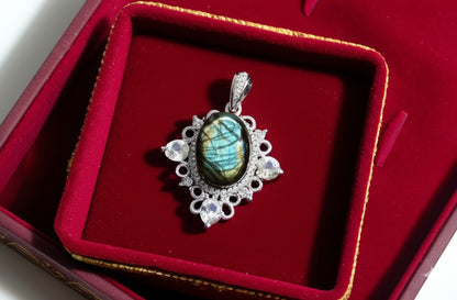 Women's labradorite pendant