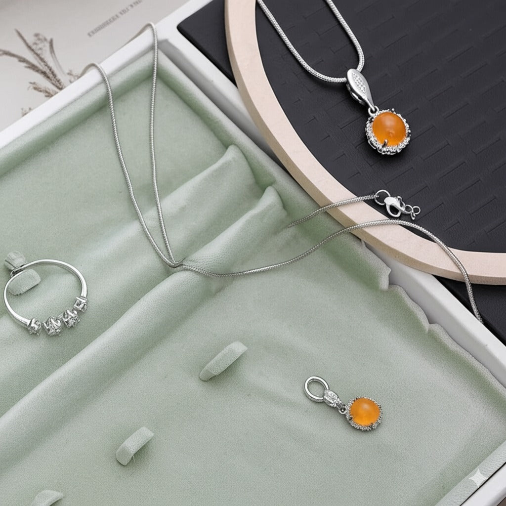 Women's Amber pendant