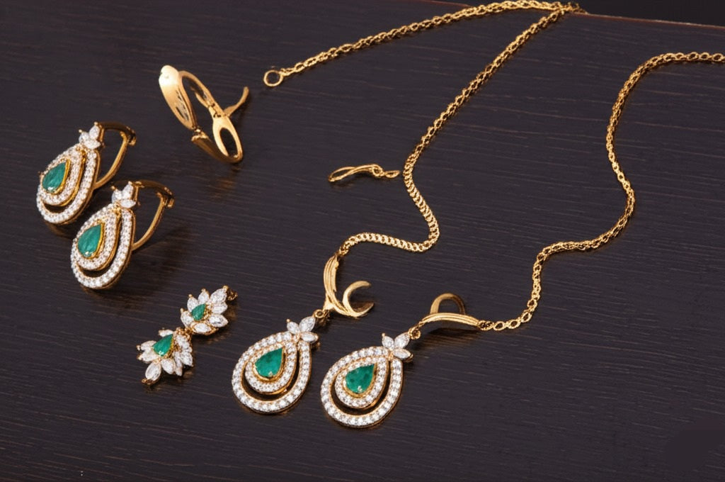 Women's luxury gold emerald jewelry set