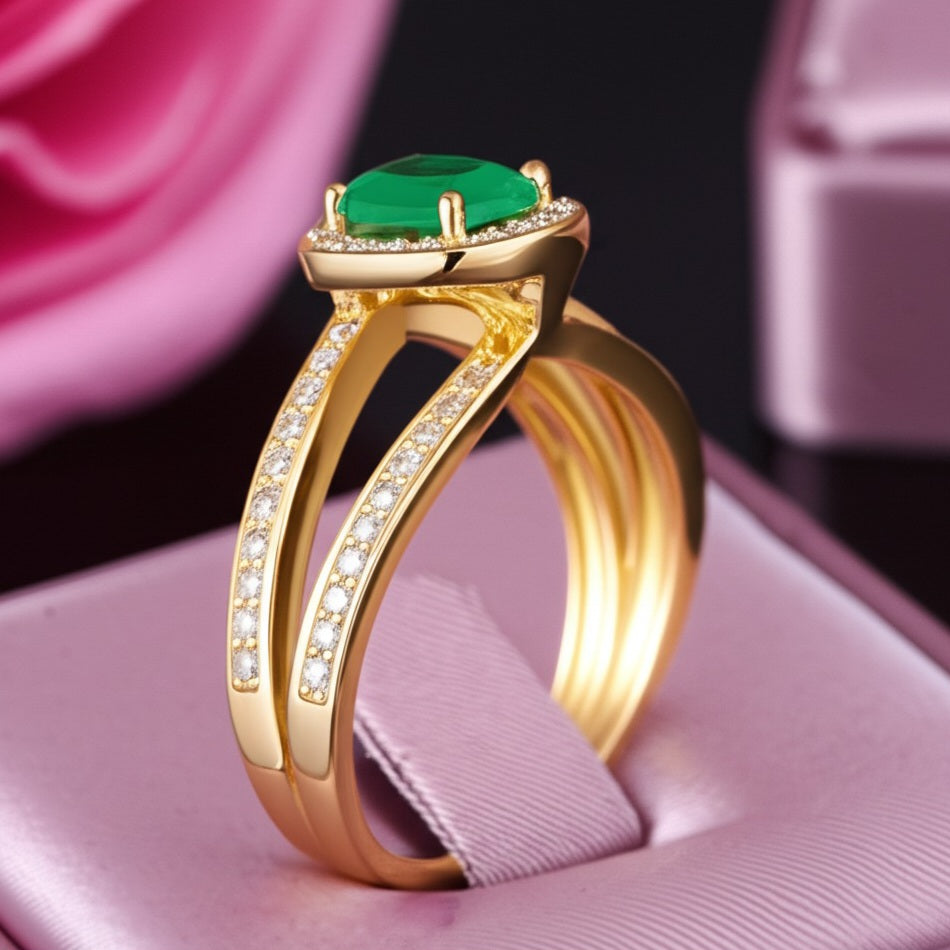 Women's luxury emerald gold and diamond Ring
