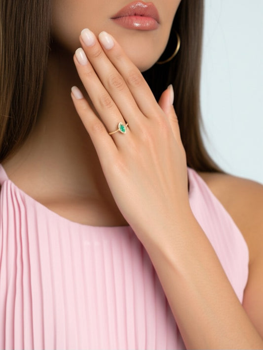 Women's luxury gold emerald and diamond Ring