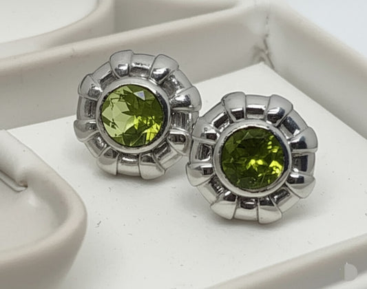 Women's peridot earrings (tops)
