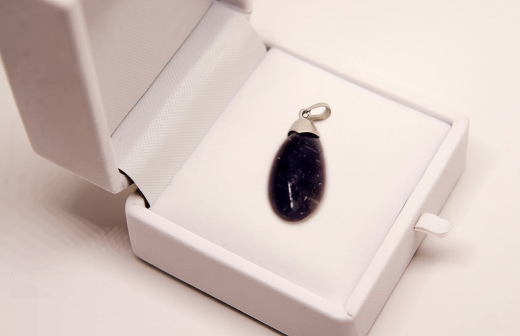 Iolite woman's pendant
