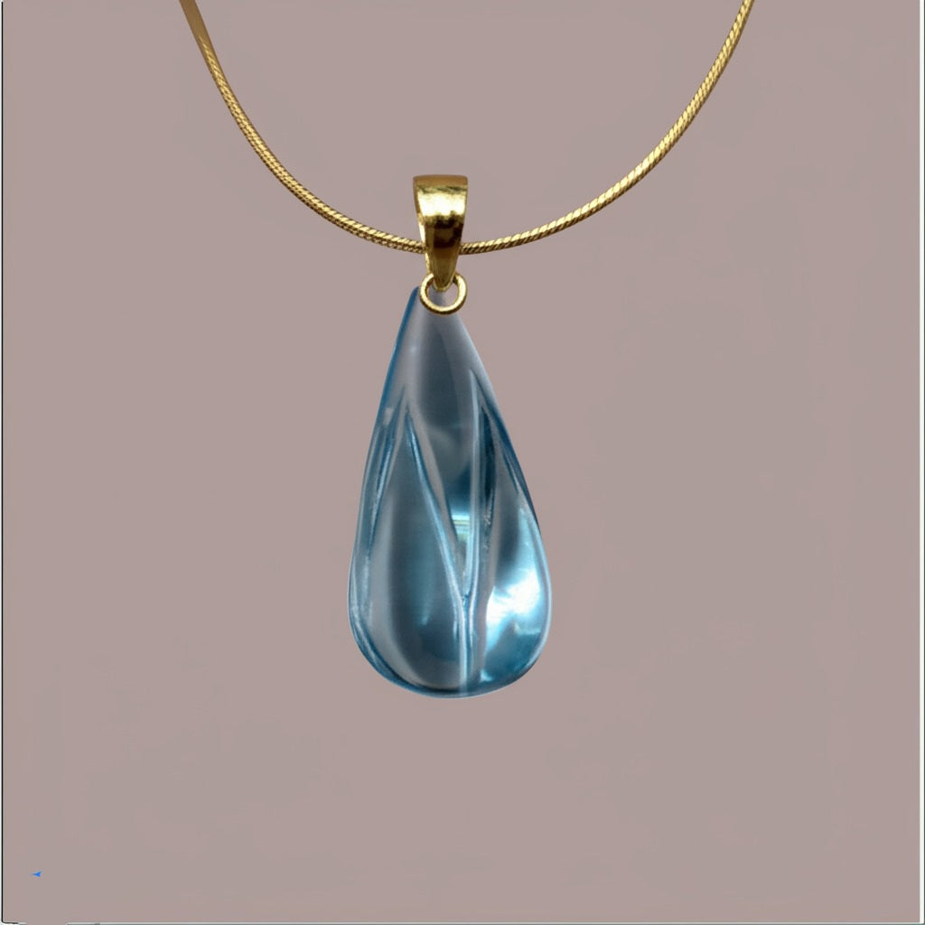 Sky blue topaz woman's pendant