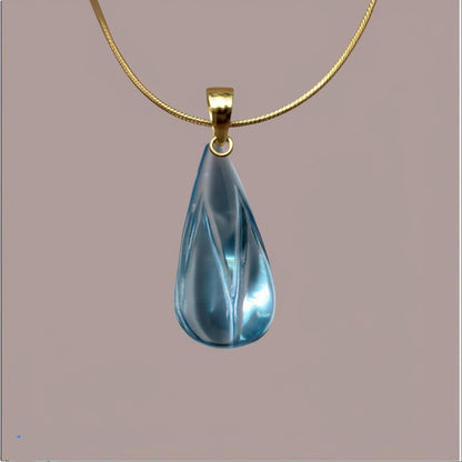 Sky blue topaz woman's pendant