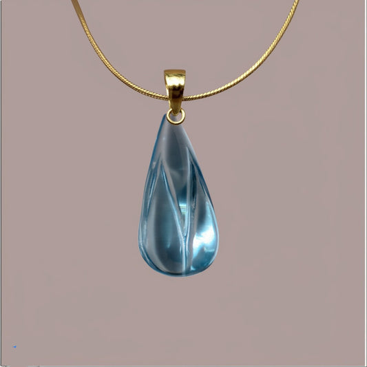Sky blue topaz woman's pendant