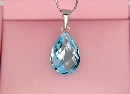 Sky blue topaz woman's pendant