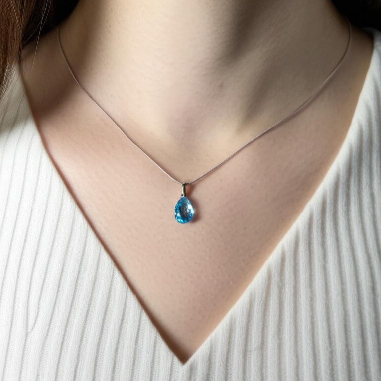Sky blue topaz woman's pendant