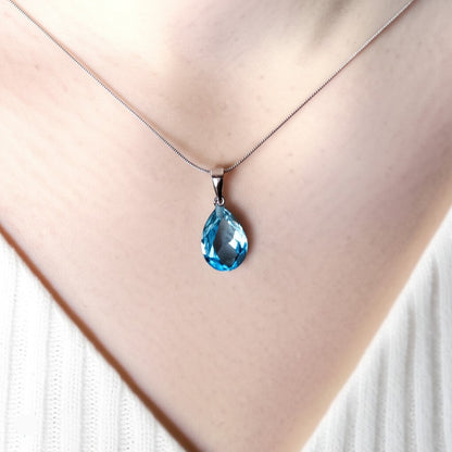 Sky blue topaz woman's pendant