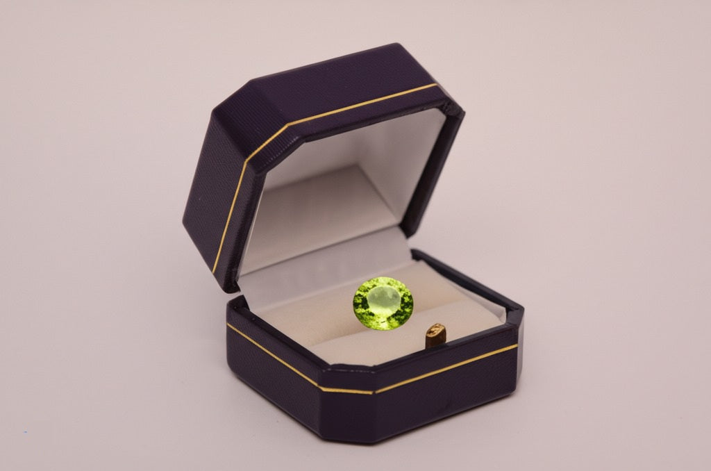 Women's peridot Ring