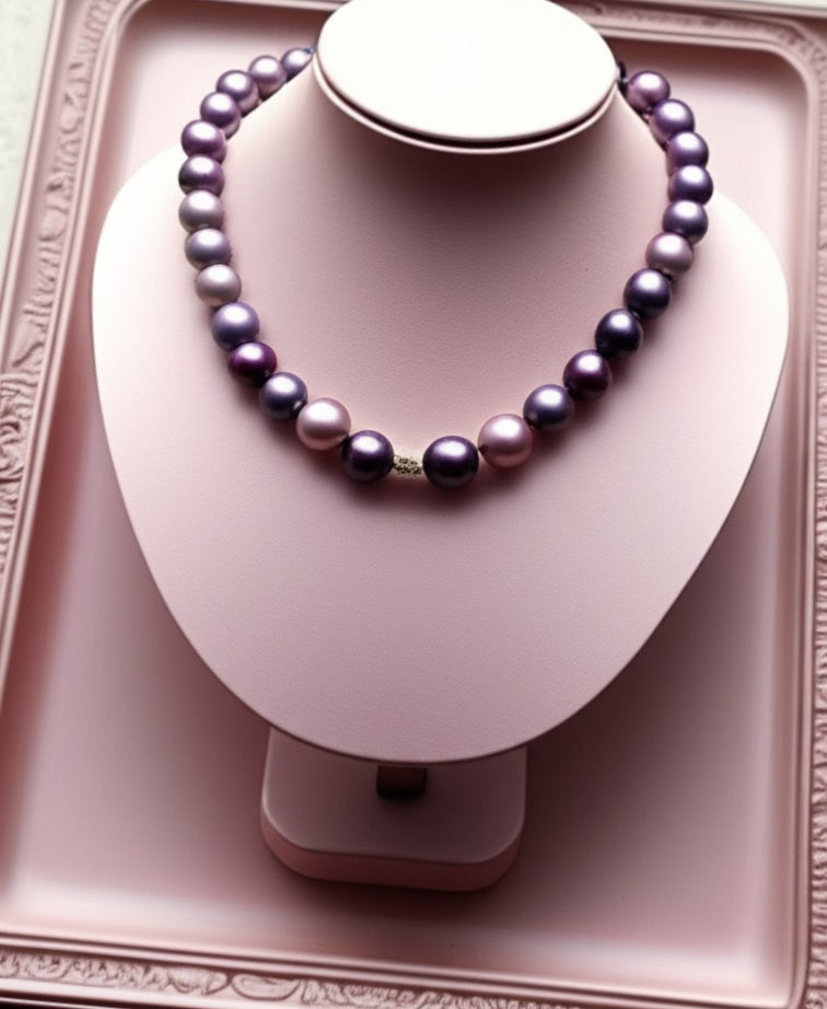 Women's pearls necklace