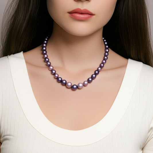 Women's pearls necklace