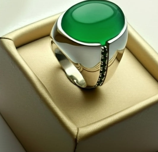 Men's green agate ring