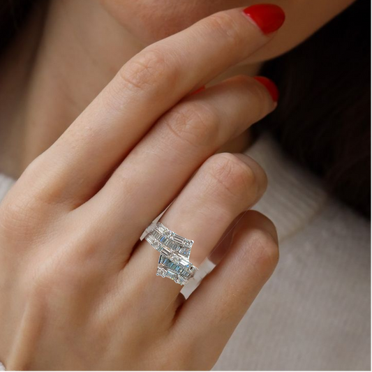 Women's diamond ring
