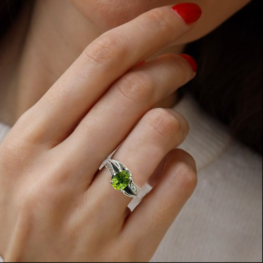 Women's peridot Ring