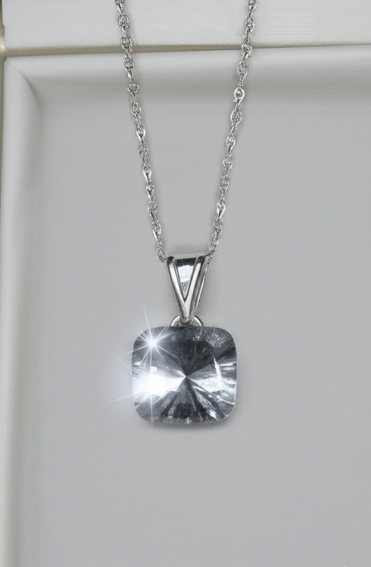Women's white topaz pendant
