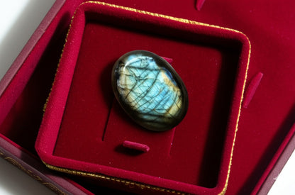 Women's labradorite pendant