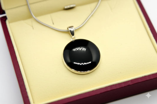 Black onyx women's silver pendant