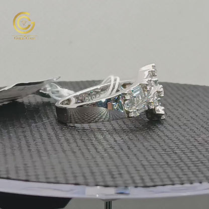Women's diamond ring